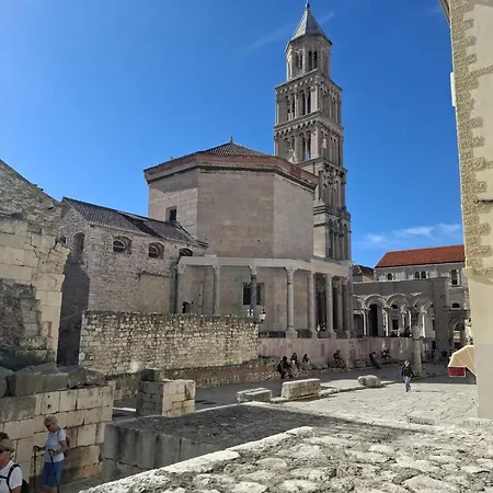 Nada In The Center Of Apartment