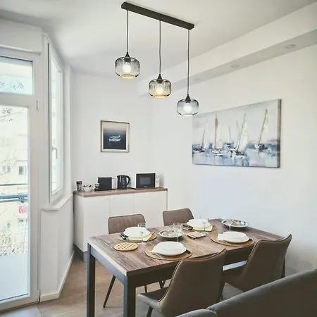 Nada In The Center Of Split