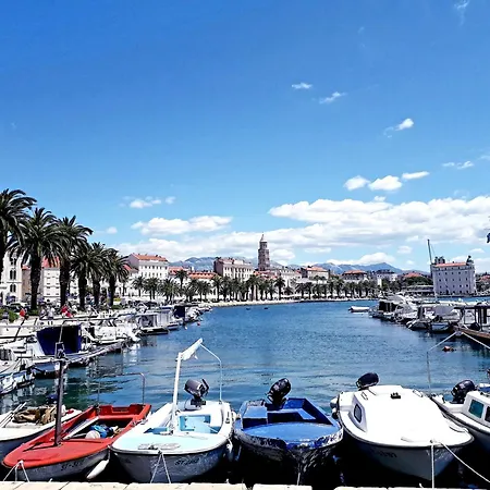 Nada In The Center Of Apartamento