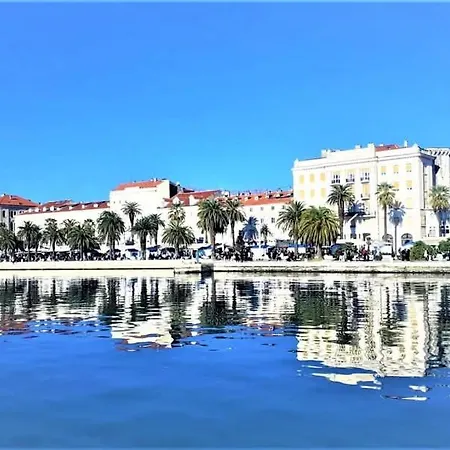 Nada In The Center Of Apartamento