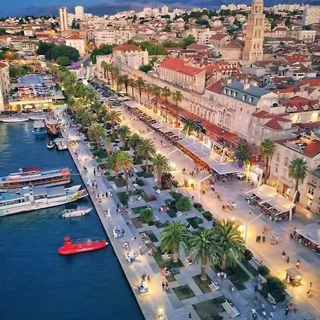Nada In The Center Of Split