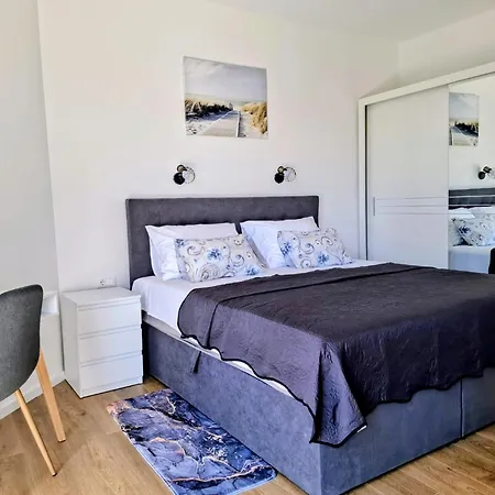 Nada In The Center Of * Split