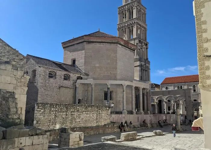 Nada In The Center Of Apartment