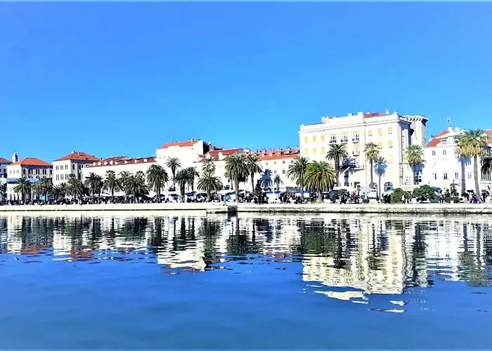 Nada In The Center Of Apartment