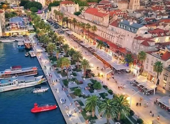 Nada In The Center Of Split