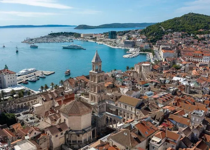 Nada In The Center Of Apartment