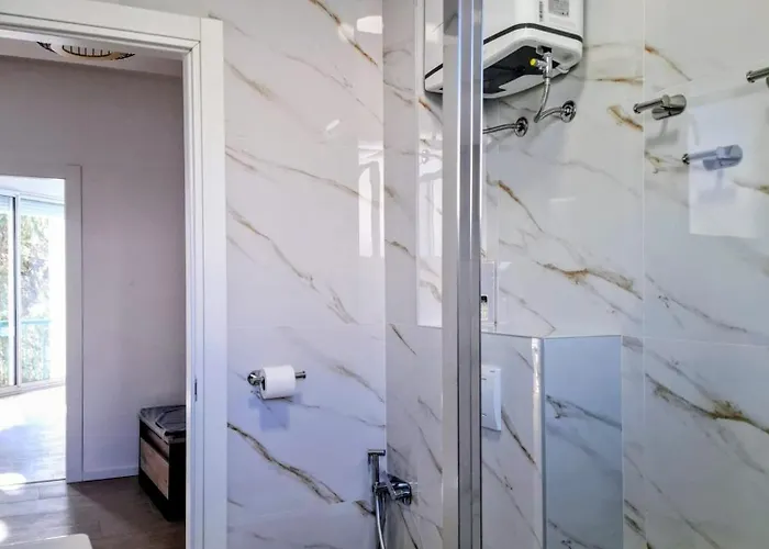 Nada In The Center Of