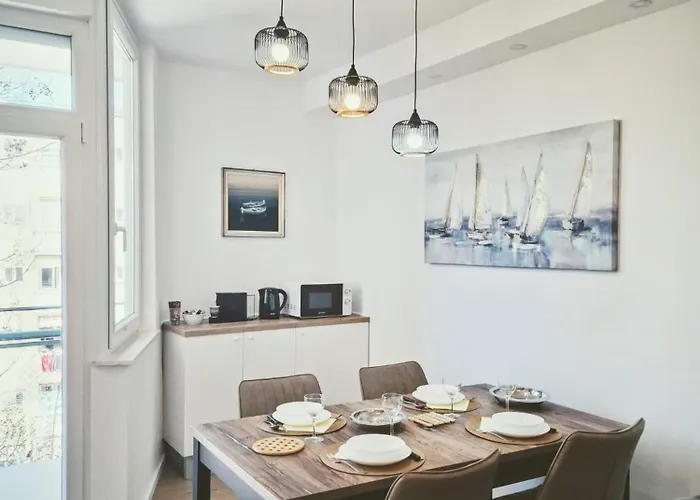 Nada In The Center Of Split