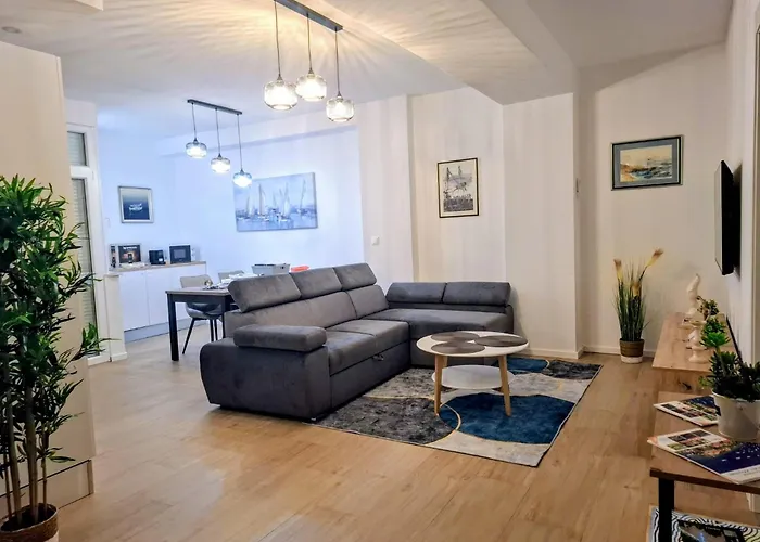 Nada In The Center Of Split