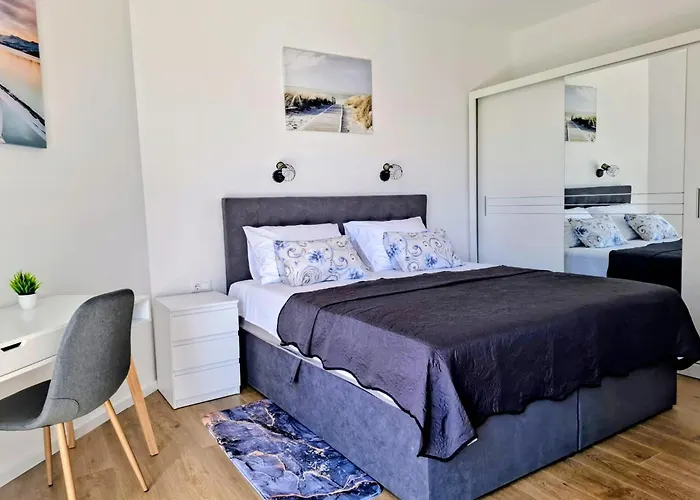 Nada In The Center Of * Split