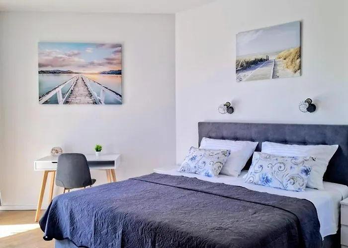 Nada In The Center Of Split